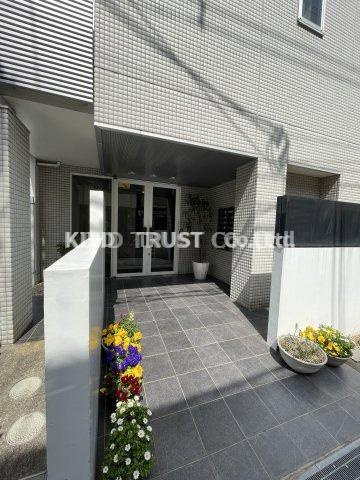 ケイズプレイスのエントランス|ゆとりのあるエントランスです