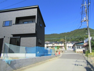 【前面道路含む現地写真】 | エンゼルハウス　甲府市山宮町 | 前面道路含む現地写真です