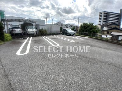 【駐車場】 | リバーハイツさらさ | 駐車場に車を止められます
