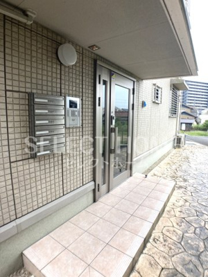 【エントランス】 | リバーハイツさらさ | 落ち着いたエントランスです