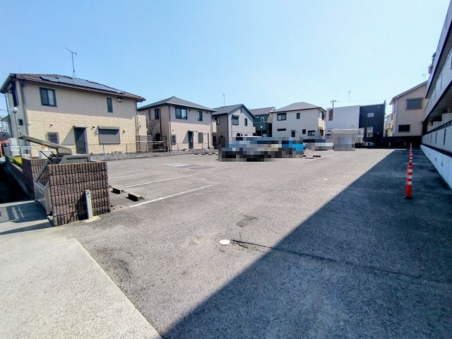 ファースト西浜の駐車場