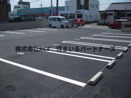 プランドールの駐車場|車をお持ちの方に嬉しい駐車場付きの物件です