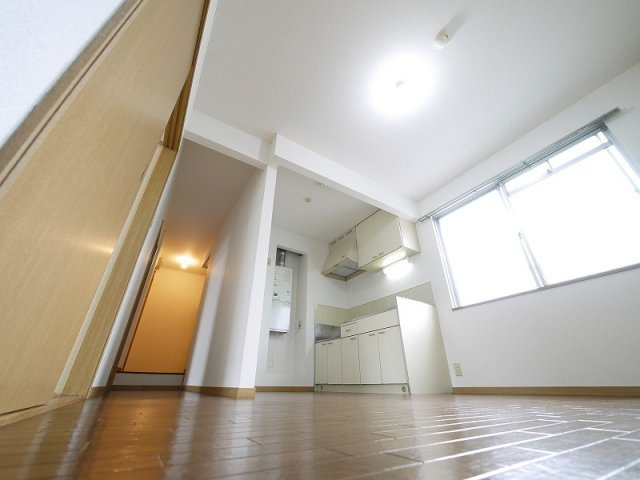 エステートピアの居間・リビング|ご家族で団らん出来るダイニングキッチンです。