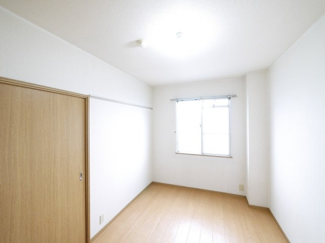 エステートピアの洋室|広々とした洋室です