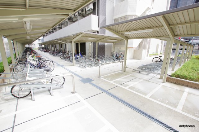 ディームス江坂 仲介手数料無料の駐車場