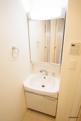 ディームス江坂 仲介手数料無料の洗面所