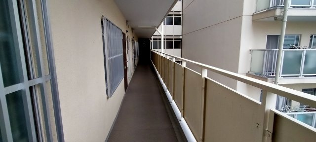 関目グリーンハイツC棟のその他共用部分|玄関前通路