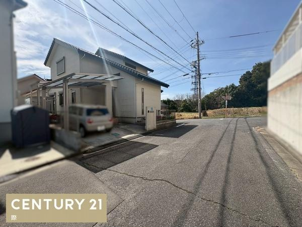 和歌山市つつじが丘１丁目　中古戸建の前面道路含む現地写真
