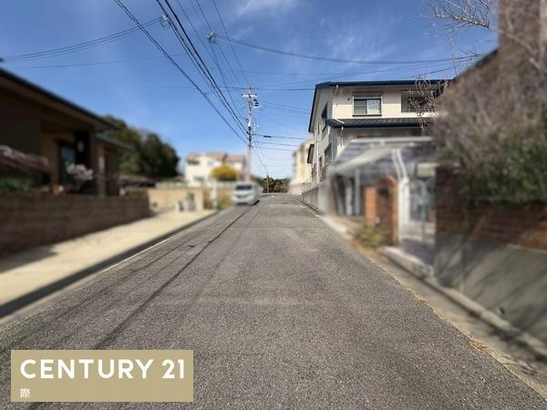 和歌山市つつじが丘１丁目　中古戸建の前面道路含む現地写真