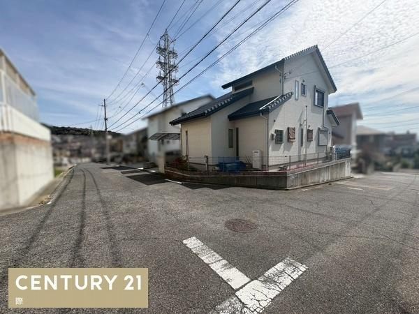 和歌山市つつじが丘１丁目　中古戸建の前面道路含む現地写真