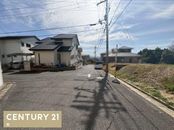 和歌山市つつじが丘１丁目　中古戸建の前面道路含む現地写真