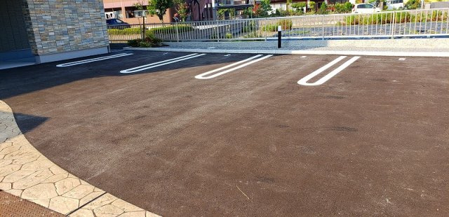 クラッシーメゾンの駐車場