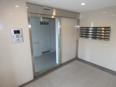 【ロビー】 | KURENAI-SOU | オートロック付きのエントランスです。