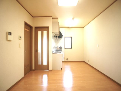 【キッチン】 | アジデンス愛 | 便利な吊戸棚があります♪