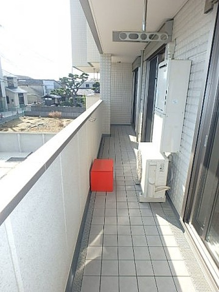 泉大津市二田町１丁目のハイツのバルコニー|バルコニーからの眺めを楽しみながら食事をしませんか
