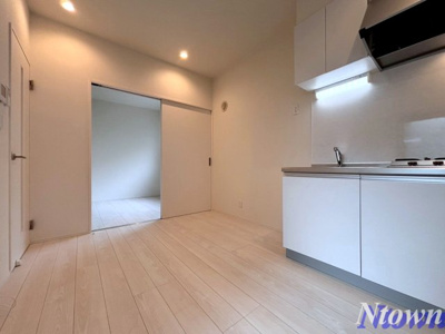 【居間・リビング】 | ハーモニーテラス押木田町 | こちらの居間で趣味の時間をお楽しみください