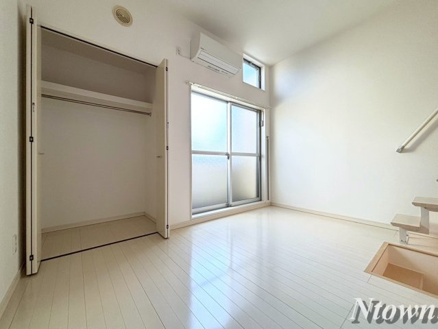 【居間・リビング】 | ファンタジアン名駅西 | ゆったり過ごせる居間です