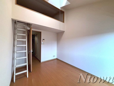 【居間・リビング】 | コーポなずな | こちらのリビングで趣味の時間をお楽しみください