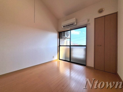 【居間・リビング】 | コーポなずな | こちらの居間で趣味の時間をお楽しみください