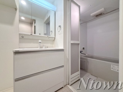 【洗面所】 | モメンタム志賀本通 | 忙しい朝には欠かせない洗面所です