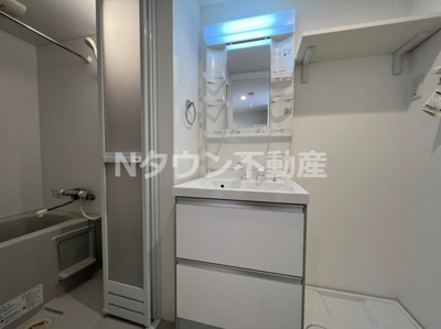 【洗面所】 | ルシエルメゾネット志賀本通 | 明るい洗面所です