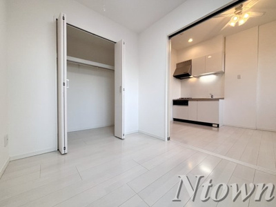 【居間・リビング】 | ルークス名古屋Ⅱ | ゆとりのあるリビングです