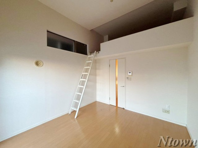 【居間・リビング】 | ルーエ　1番館 | こちらの居間で趣味の時間をお楽しみください