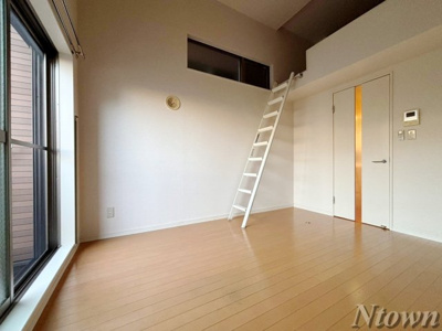 【居間・リビング】 | ルーエ　1番館 | 居間です