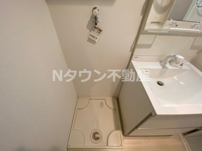 【洗面所】 | Villa Clelia | 広い洗面スペース