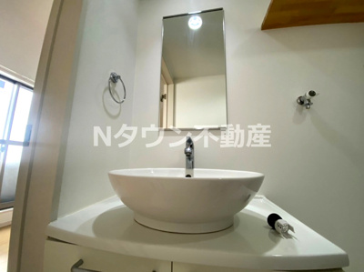 【独立洗面台】 | ビルーチェ並木B | 独立洗面台、小物を置くことができて便利です