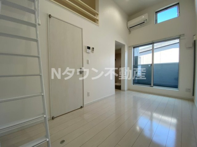 【居間・リビング】 | partenza 志賀本通 | おしゃれな居間です