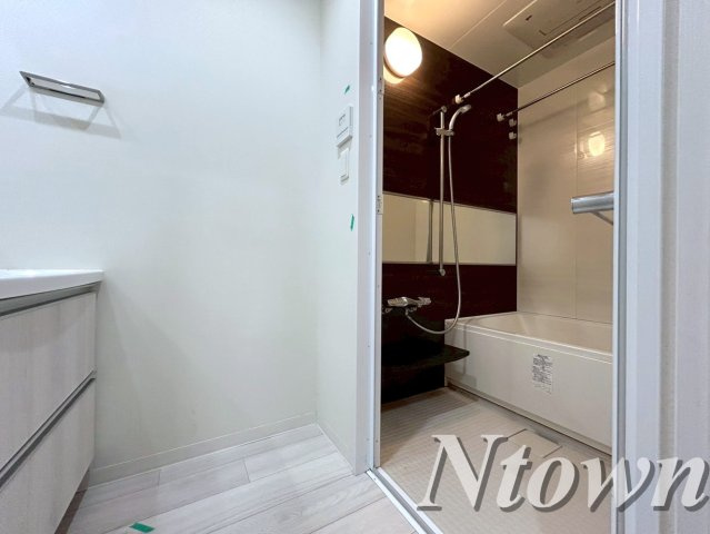 【洗面所】 | さくらHills NISHIKI Platinum Residence | 明るい洗面所です