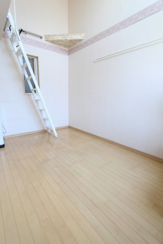 ユナイトステージ汐入弐番館の居間・リビング|同アパートの参考写真です。