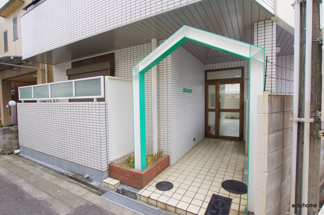スカイハイツ　仲介手数料無料のエントランス