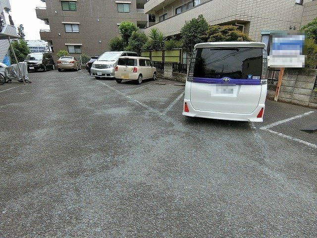 サンシャインヒルの駐車場