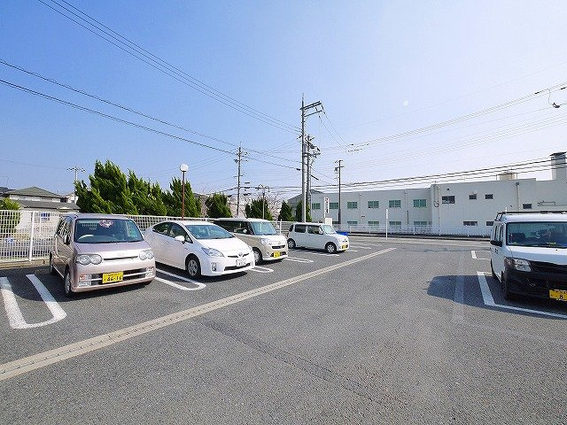 メゾンブローテの駐車場|駐車場に車を止められます