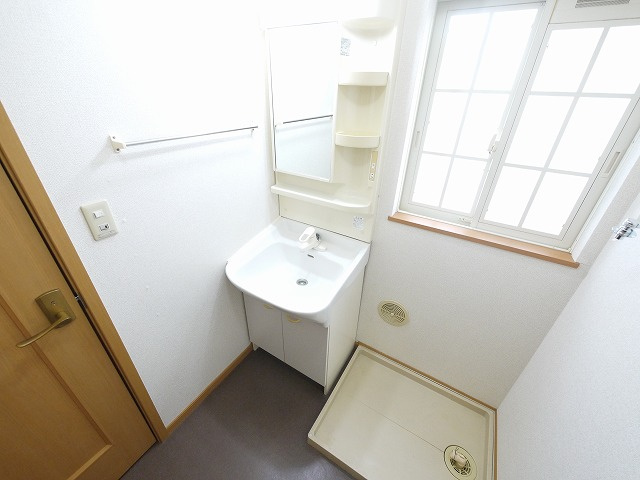 メゾンブローテの洗面所|脱衣スペースもあります