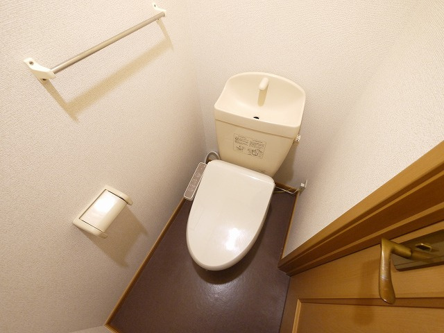 メゾンブローテのトイレ|ゆったりとした空間のトイレです