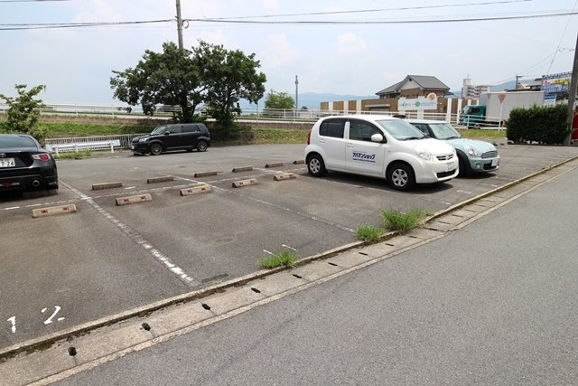プロスペールSⅡ【キャッシュバック対象物件】の駐車場|駐車場があるので、車を買う予定の方も安心です