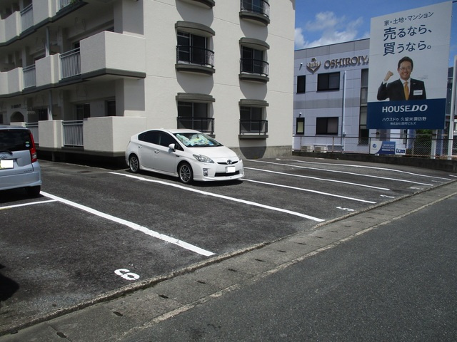 HIROハイツの駐車場