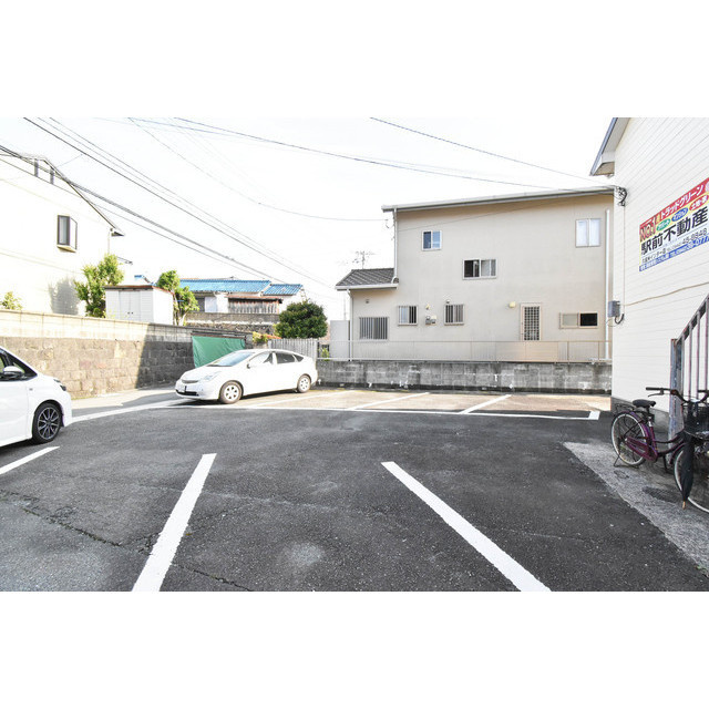 トラッドグリーンの駐車場