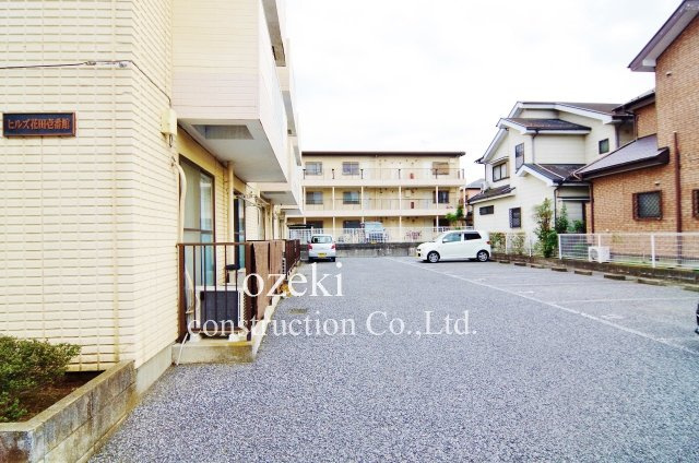 ヒルズ花田壱番館の駐車場