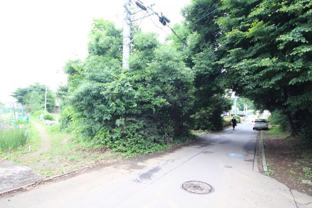 川越市小堤　建築条件なし売地　「鶴ヶ島駅」徒歩21分　敷地451坪　【名細小学区】の前面道路含む現地写真