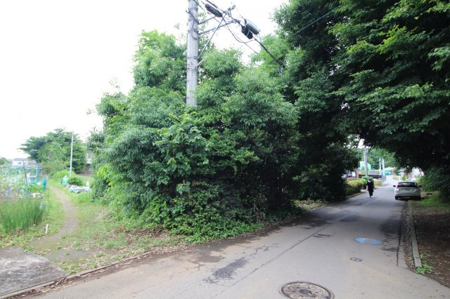 川越市小堤　建築条件なし売地　「鶴ヶ島駅」徒歩21分　敷地451坪　【名細小学区】の前面道路含む現地写真