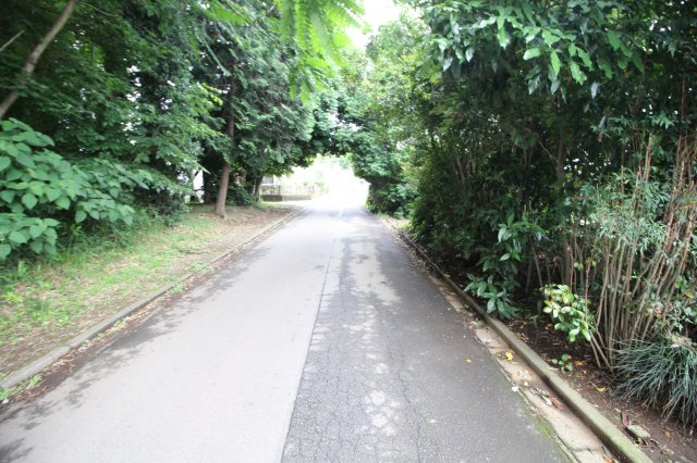 川越市小堤　建築条件なし売地　「鶴ヶ島駅」徒歩21分　敷地451坪　【名細小学区】の前面道路含む現地写真