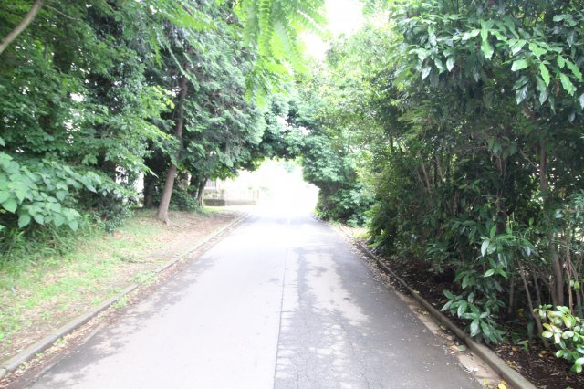 川越市小堤　建築条件なし売地　「鶴ヶ島駅」徒歩21分　敷地451坪　【名細小学区】の前面道路含む現地写真