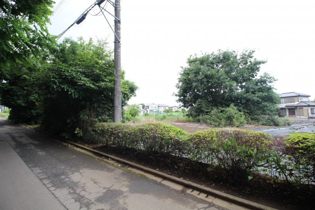 川越市小堤　建築条件なし売地　「鶴ヶ島駅」徒歩21分　敷地451坪　【名細小学区】の前面道路含む現地写真