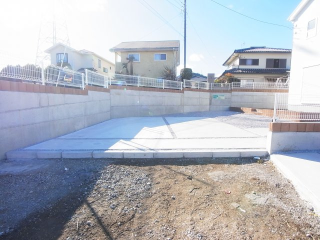 新築　渋川市金井第12　Livele Garden.S　1号棟の駐車場|現地写真　 駐車スペース広々！並列で３台置けます♪					
