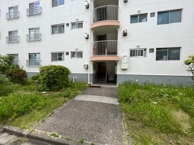 東垂水住宅7号棟のエントランス