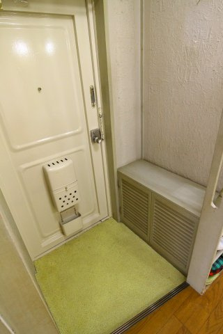 東垂水住宅7号棟の玄関